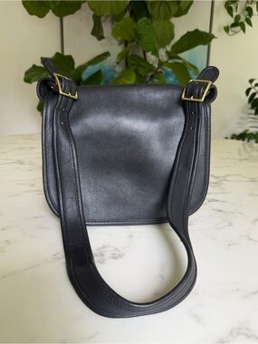 Coach Vintage Classic Shoulder Pouch 9170 Black Leather Flap Bag Brass 90's USA